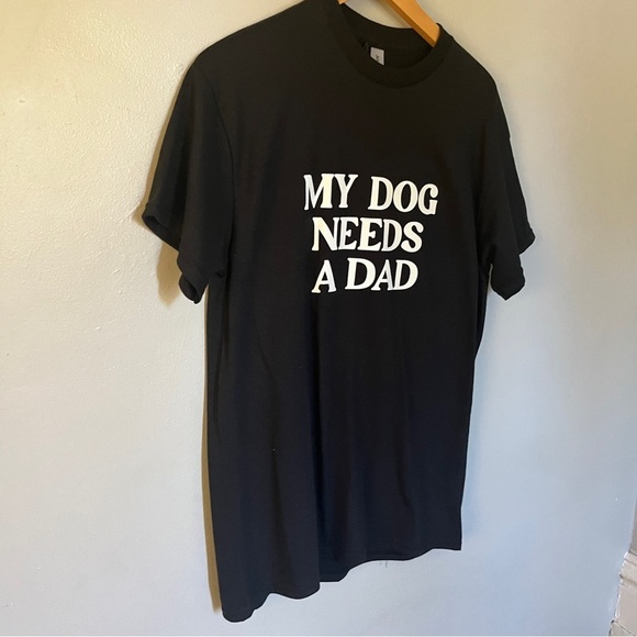 Crewneck Funny Gift for Single Girls Women Medium My Dog Needs A Dad - Picture 3 of 7
